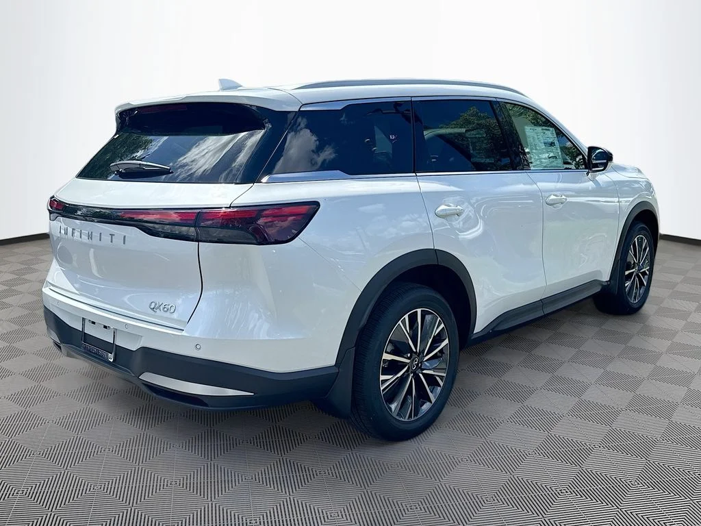 New 2027 RADIANT WHITE INFINITI Luxe FWD image 5