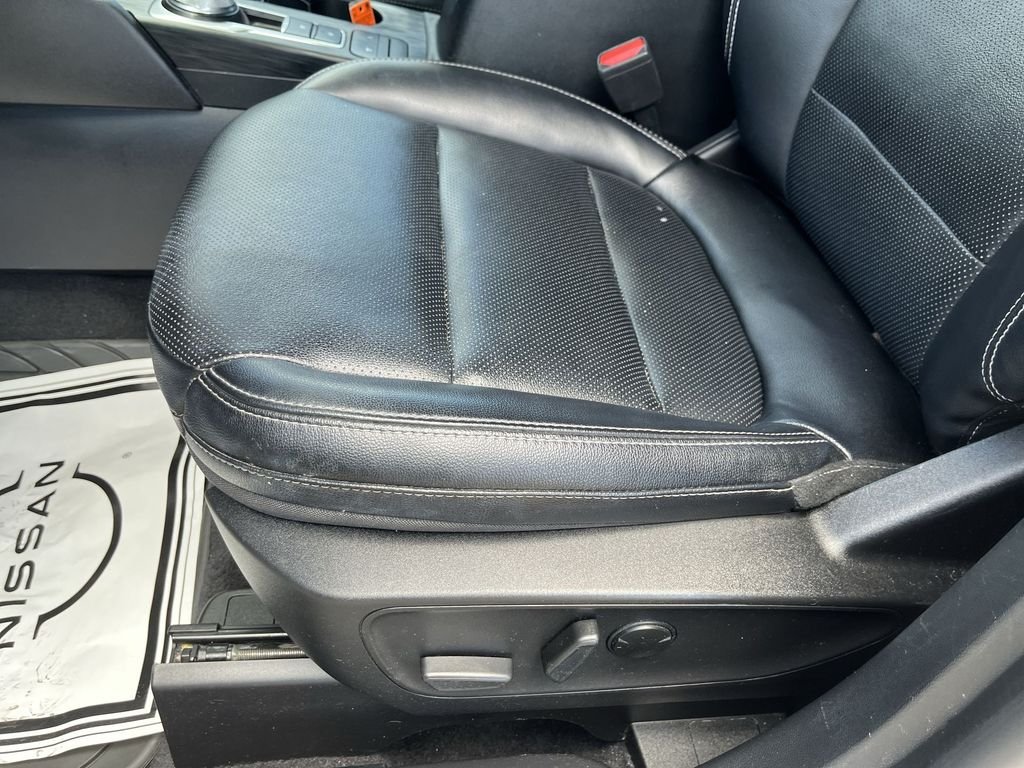 Used 2022 White Ford SEL image 12