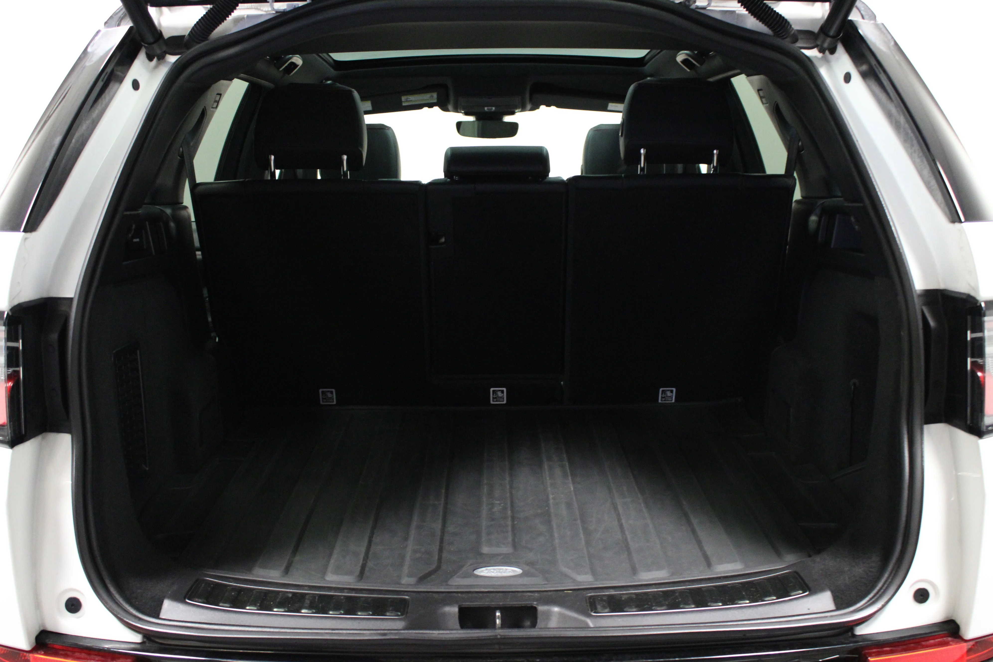 Used 2020 Fuji White Land Rover S R-Dynamic image 14