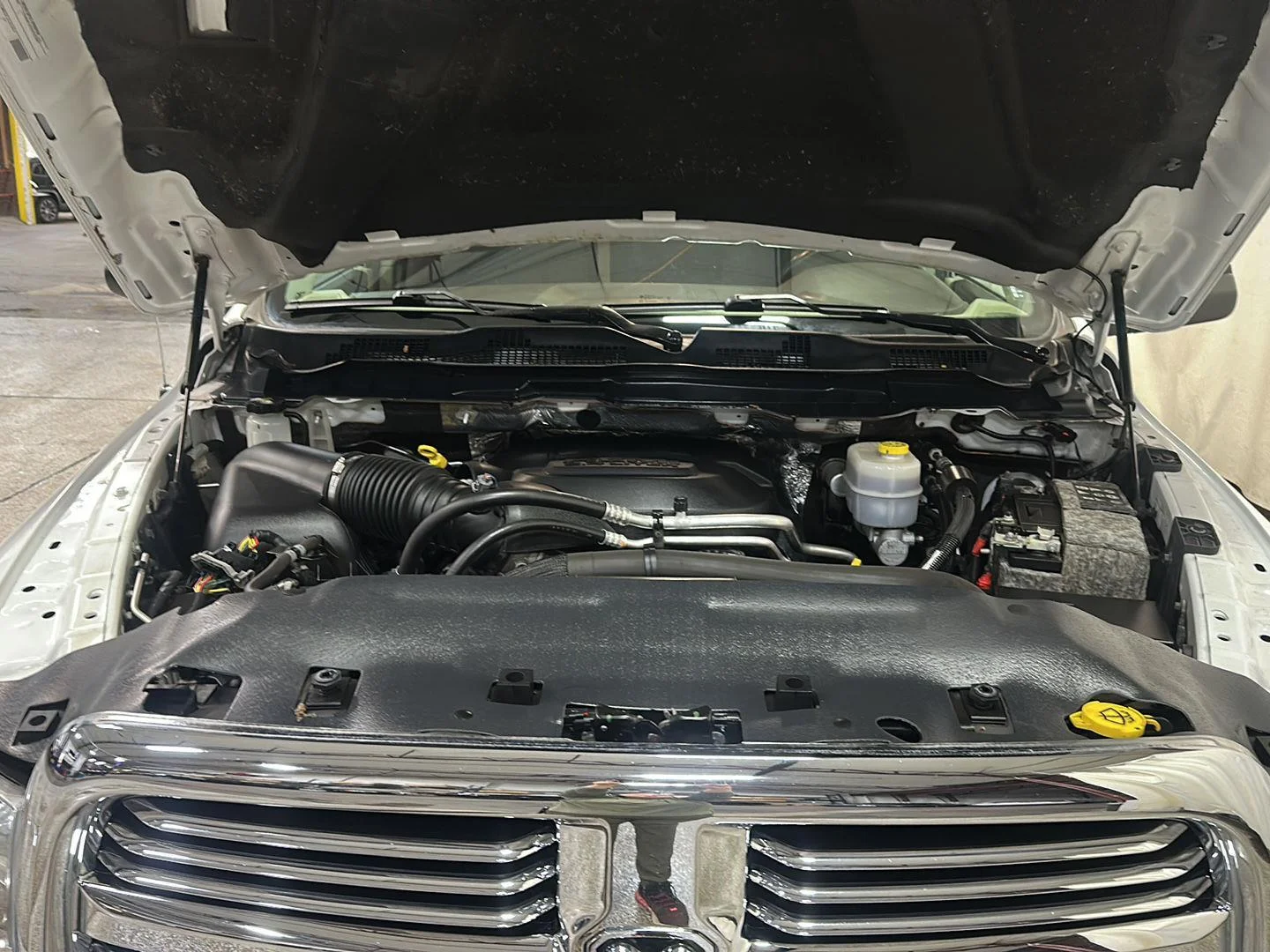 Used 2018 Bright White Clearcoat Ram Big Horn image 16