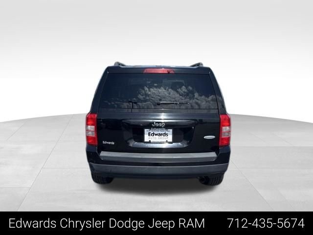 Used 2017 Black Jeep Latitude image 7