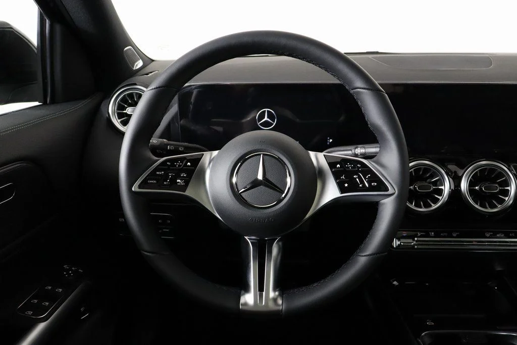 Used 2025 Black Mercedes-Benz GLA 250 image 18
