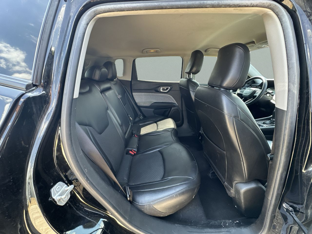 Used 2022 Black Jeep Latitude image 33