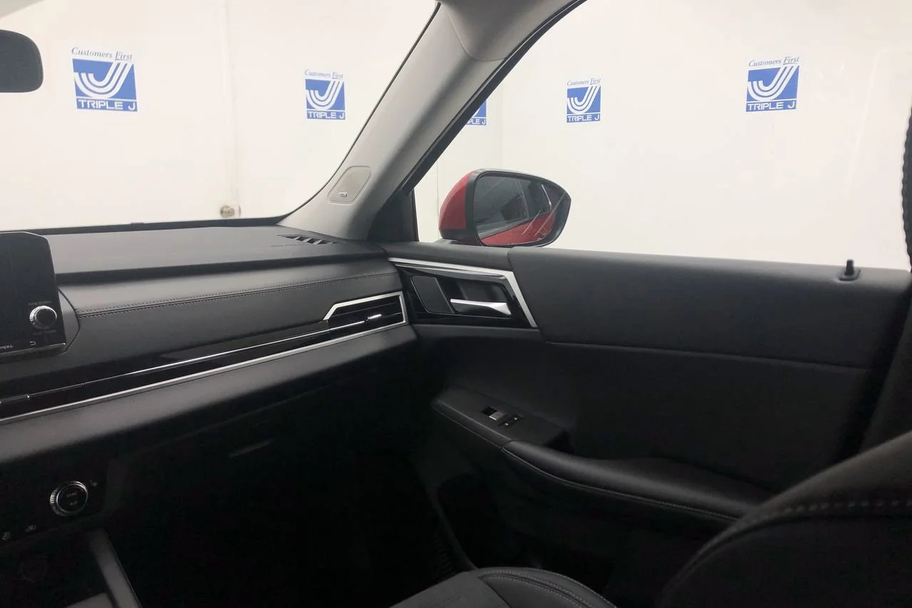 Used 2022 Red Diamond Mitsubishi  image 11