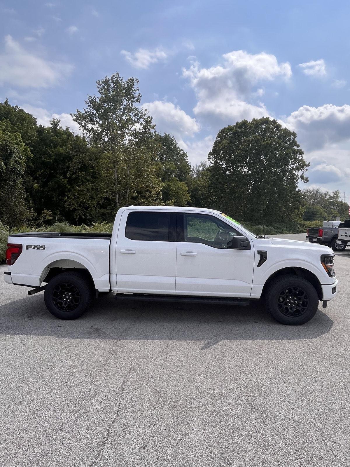 Used 2025 Oxford White Ford XLT image 9