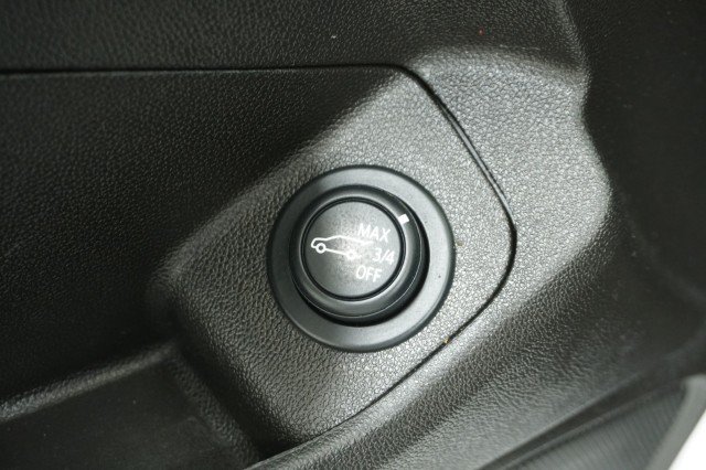 Used 2024 WHITE GMC SLT image 18