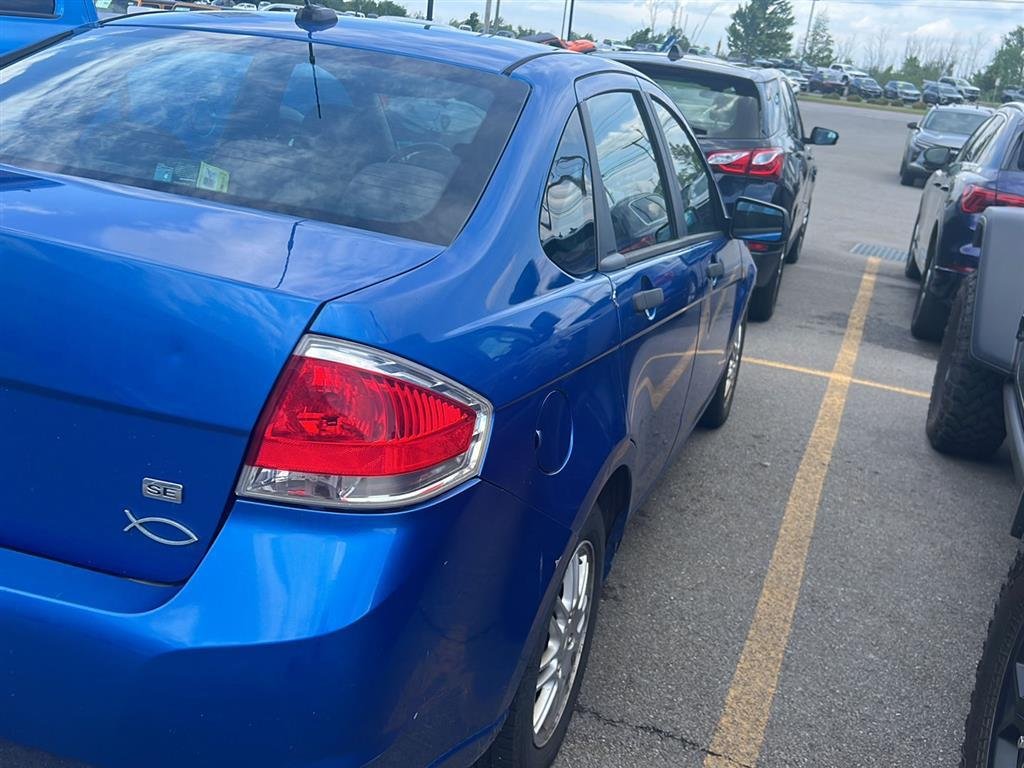 Used 2011 Blue Flame Metallic Ford SE image 10