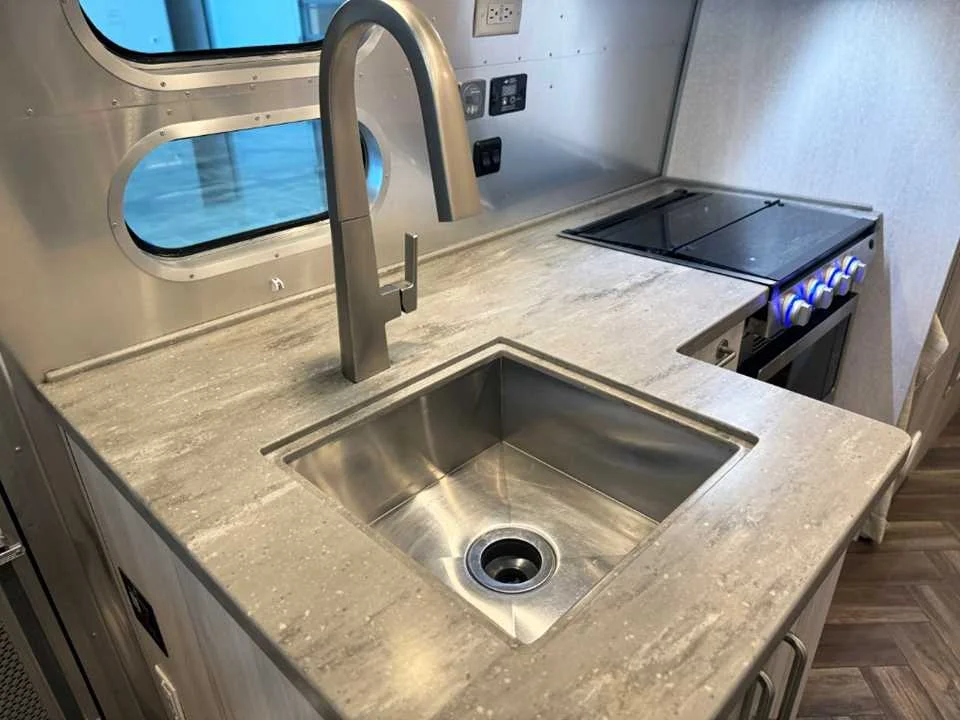 Used 2022 SILVER AIRSTREAM  image 18
