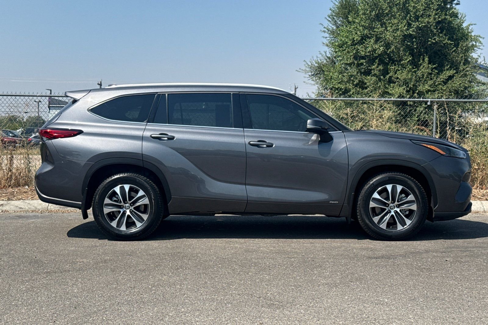 Used 2022 Gray Toyota XLE image 3