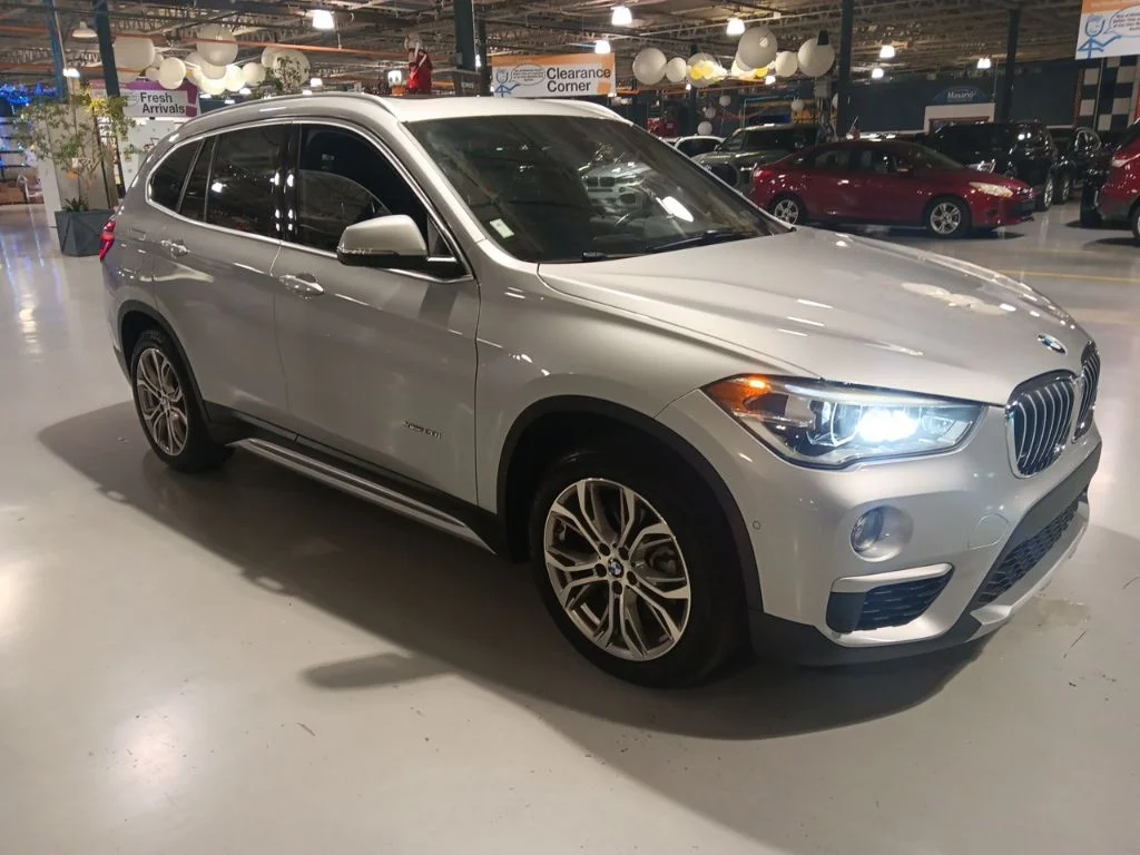 Used 2017 Silver BMW xDrive28i image 4