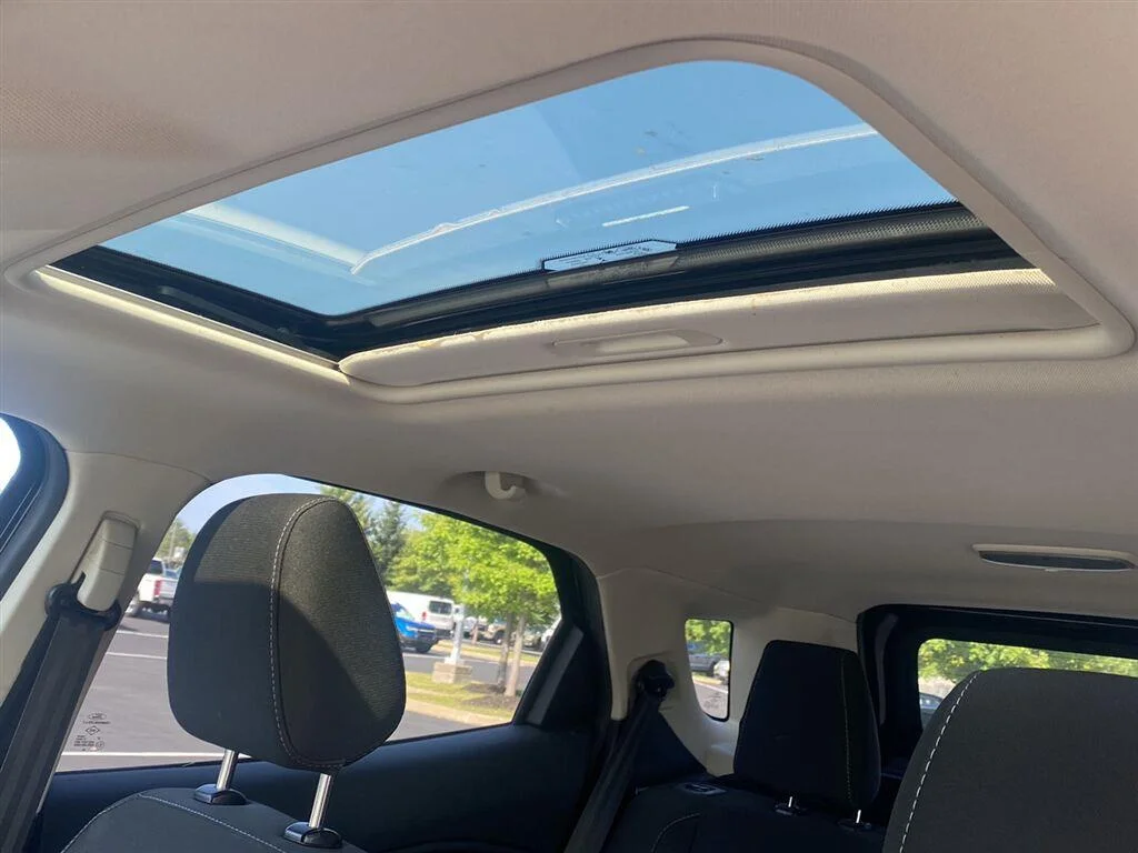 Used 2019 Shadow Black Ford SE image 5