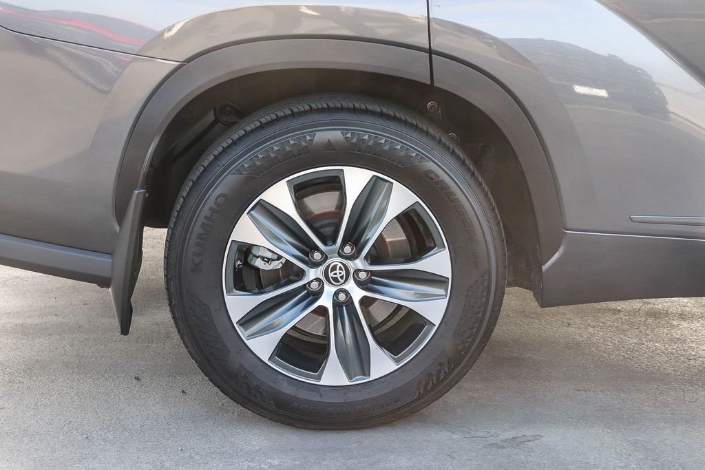 Used 2022 Magnetic Gray Metallic Toyota XLE image 12