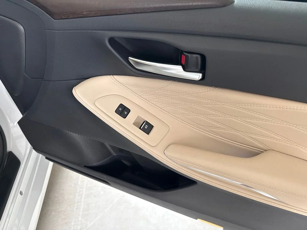 Used 2020 Pearl Toyota Limited image 30