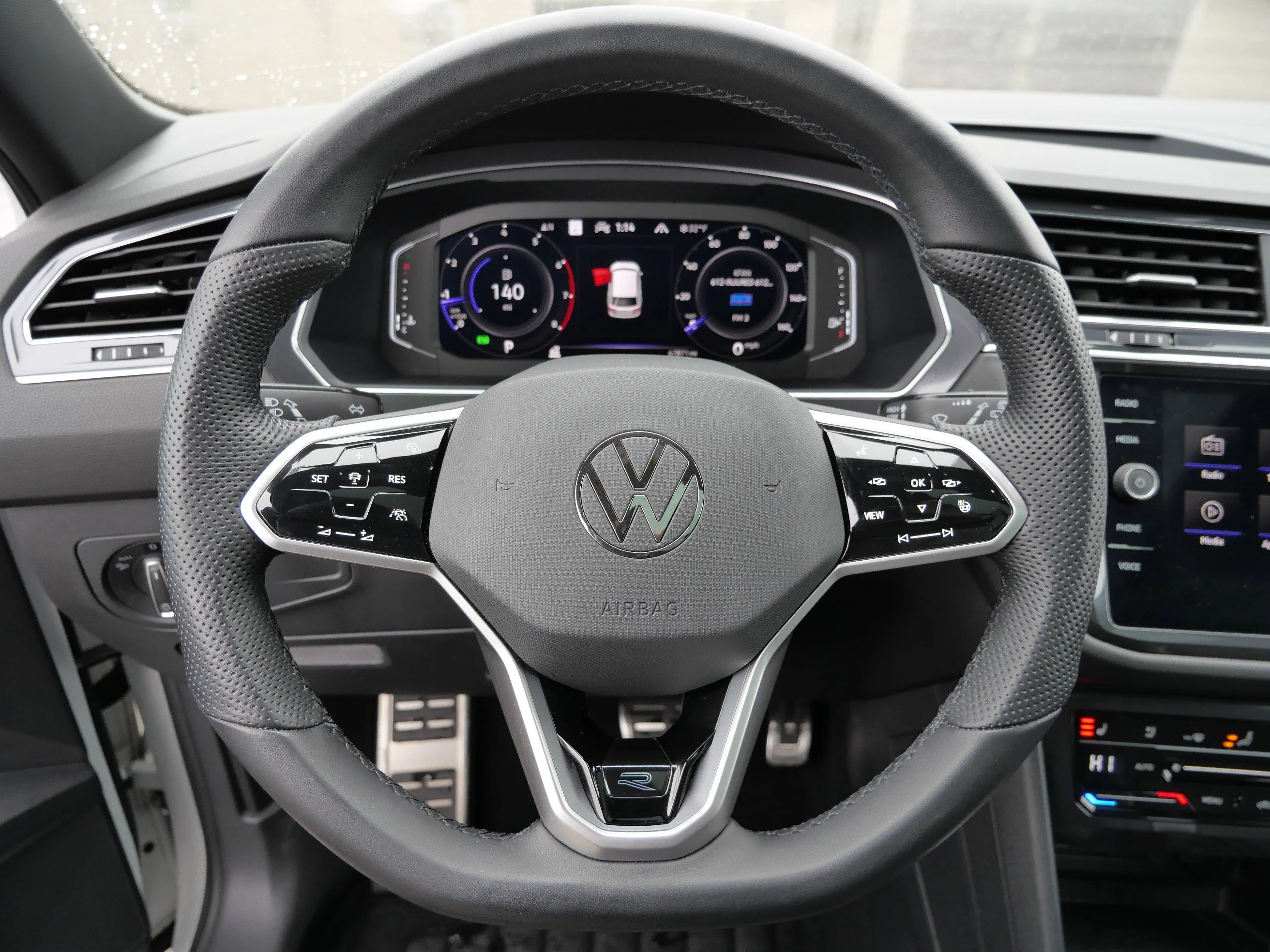 2022 Volkswagen Tiguan SEL R-LINE - Photo 26