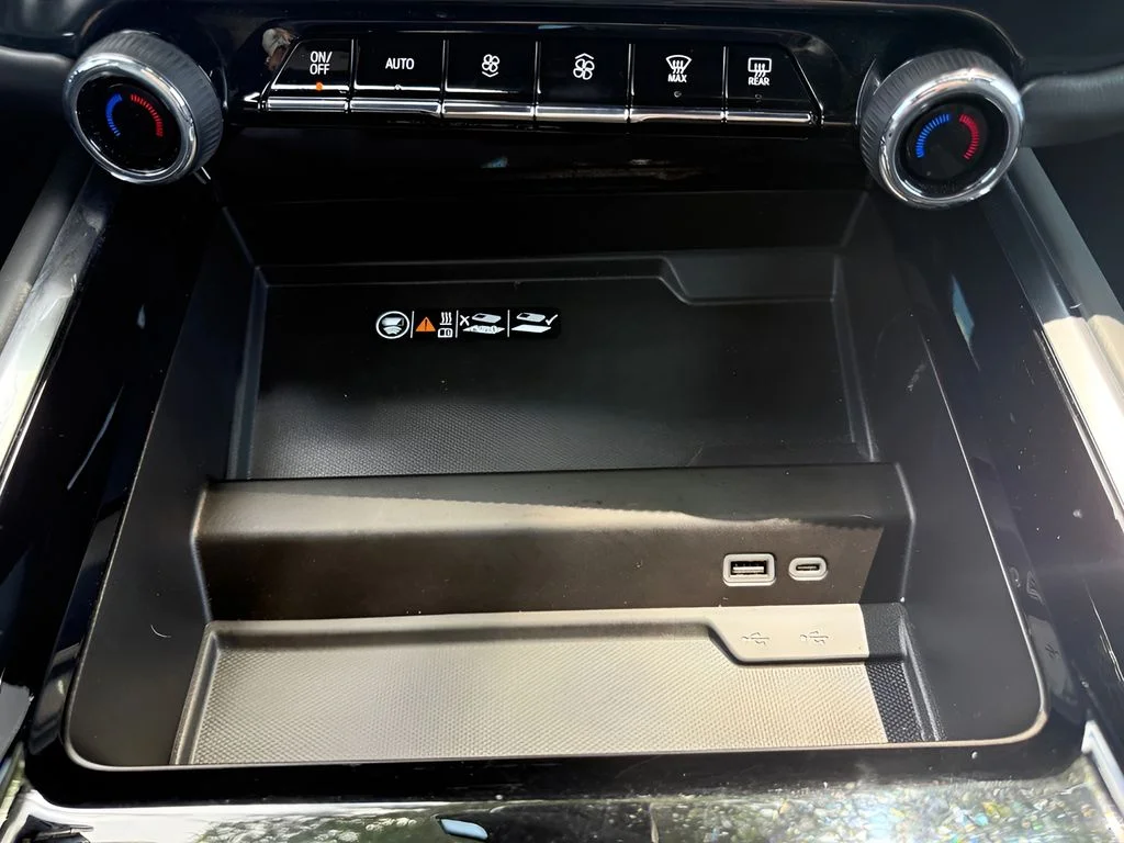 Used 2025  Chevrolet RST image 23