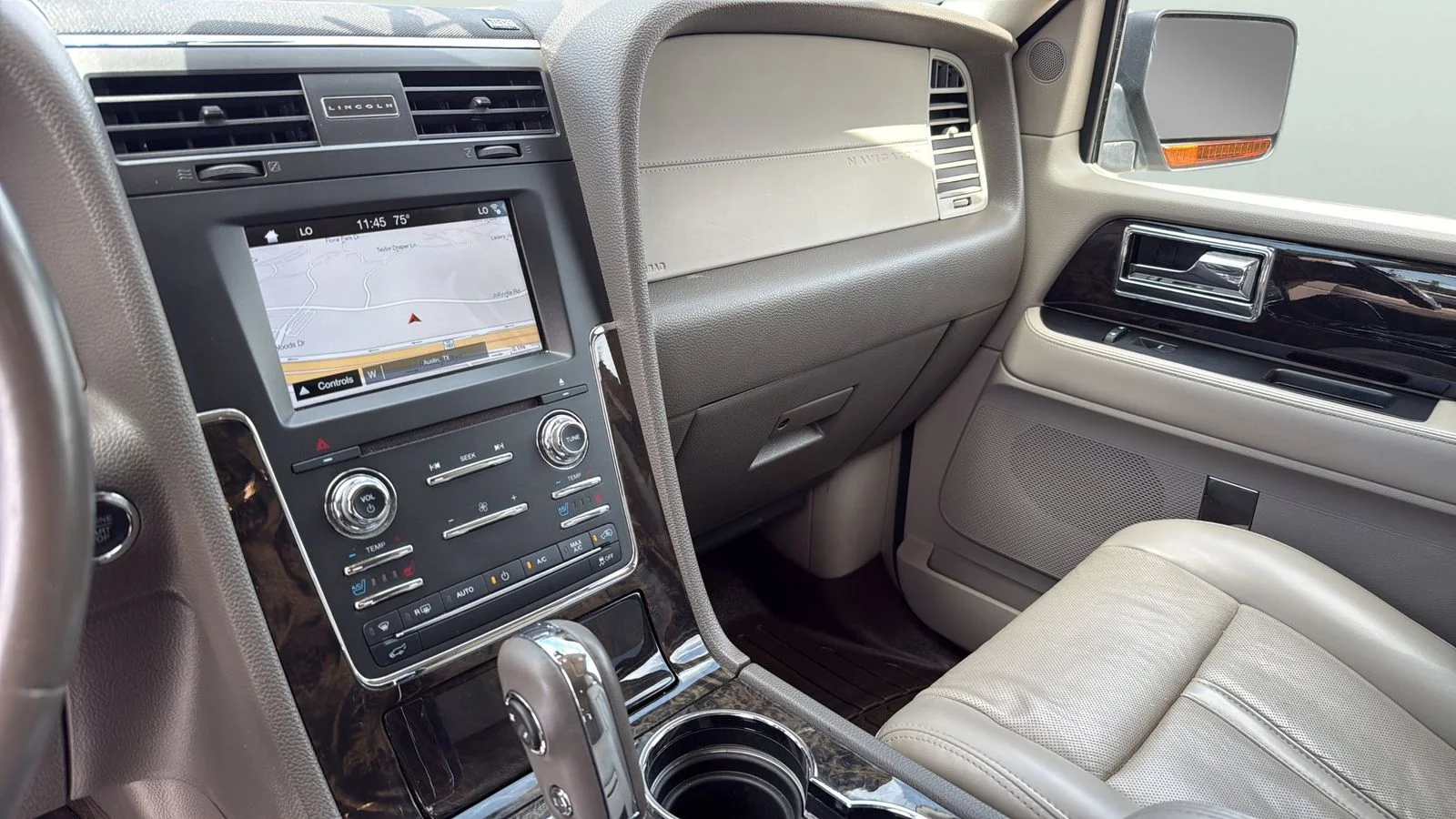 Used 2017 White Lincoln Select image 14