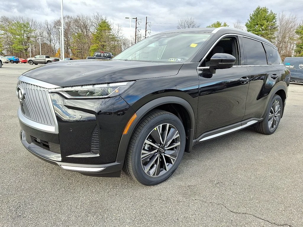 New 2026 Black INFINITI LUXE image 2