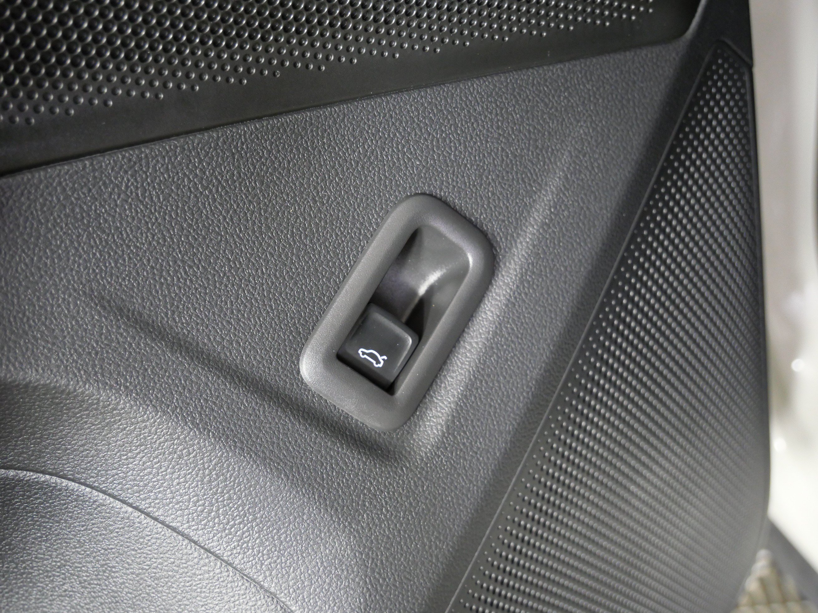 Used 2025 Sandstone Volkswagen SE R-Line Black image 25