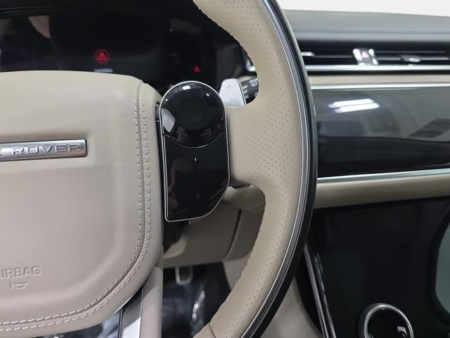 Used 2018 Fuji White Land Rover SE R-Dynamic image 18