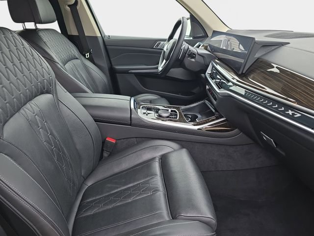 Used 2025 Green BMW xDrive40i image 12