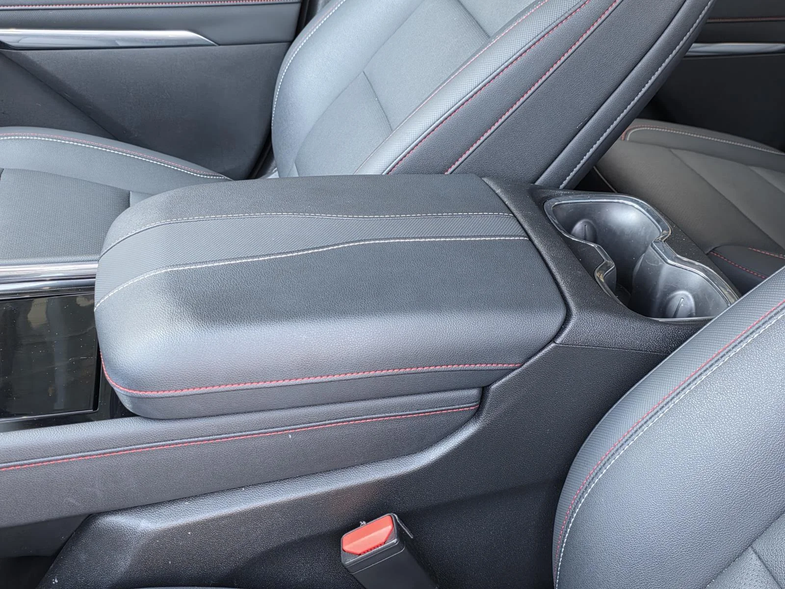 Used 2025 Pearl Chevrolet Z71 image 8
