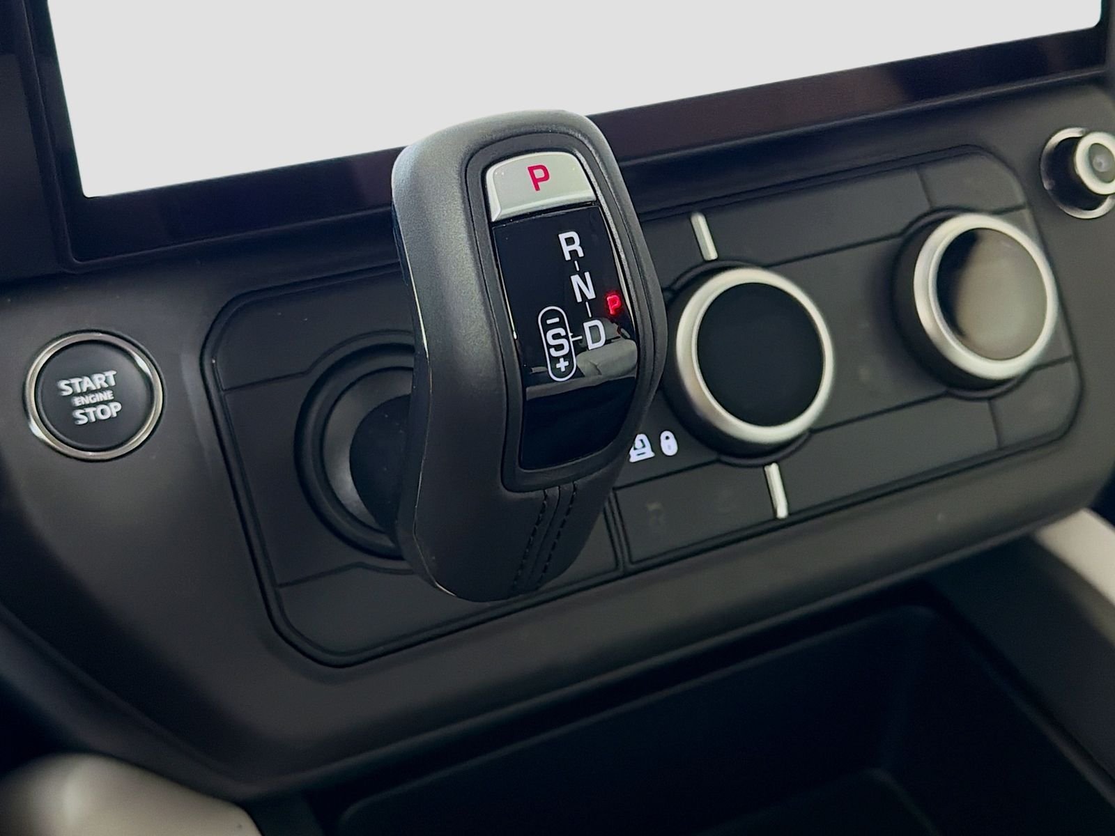 New 2026 Tasman Blue Land Rover X-Dynamic SE image 16