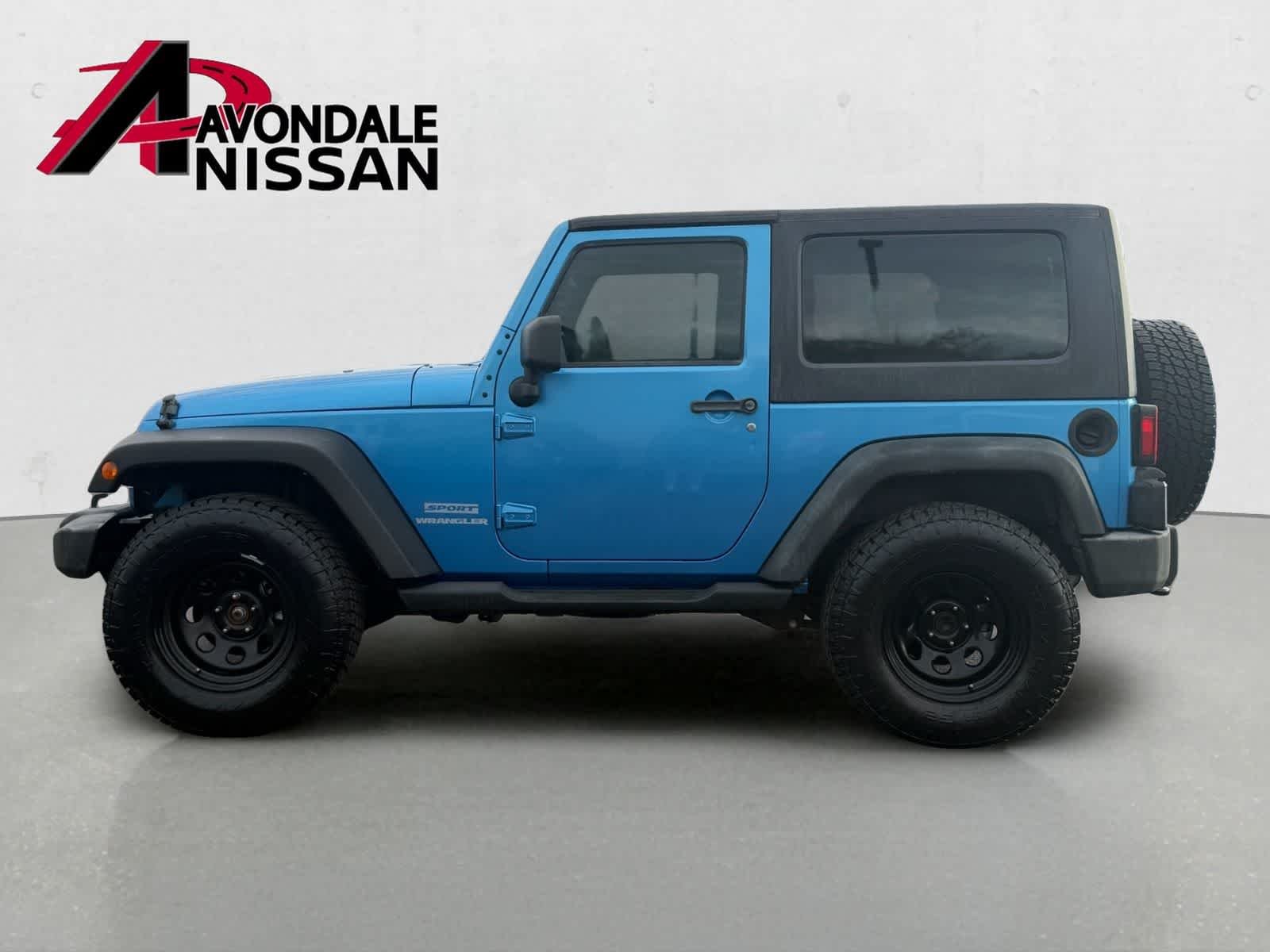 Used 2010 Surf Blue Pearl Jeep Islander image 3