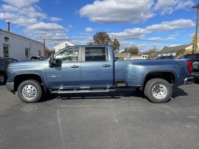 2026 Chevrolet Silverado 3500HD LT photo 4