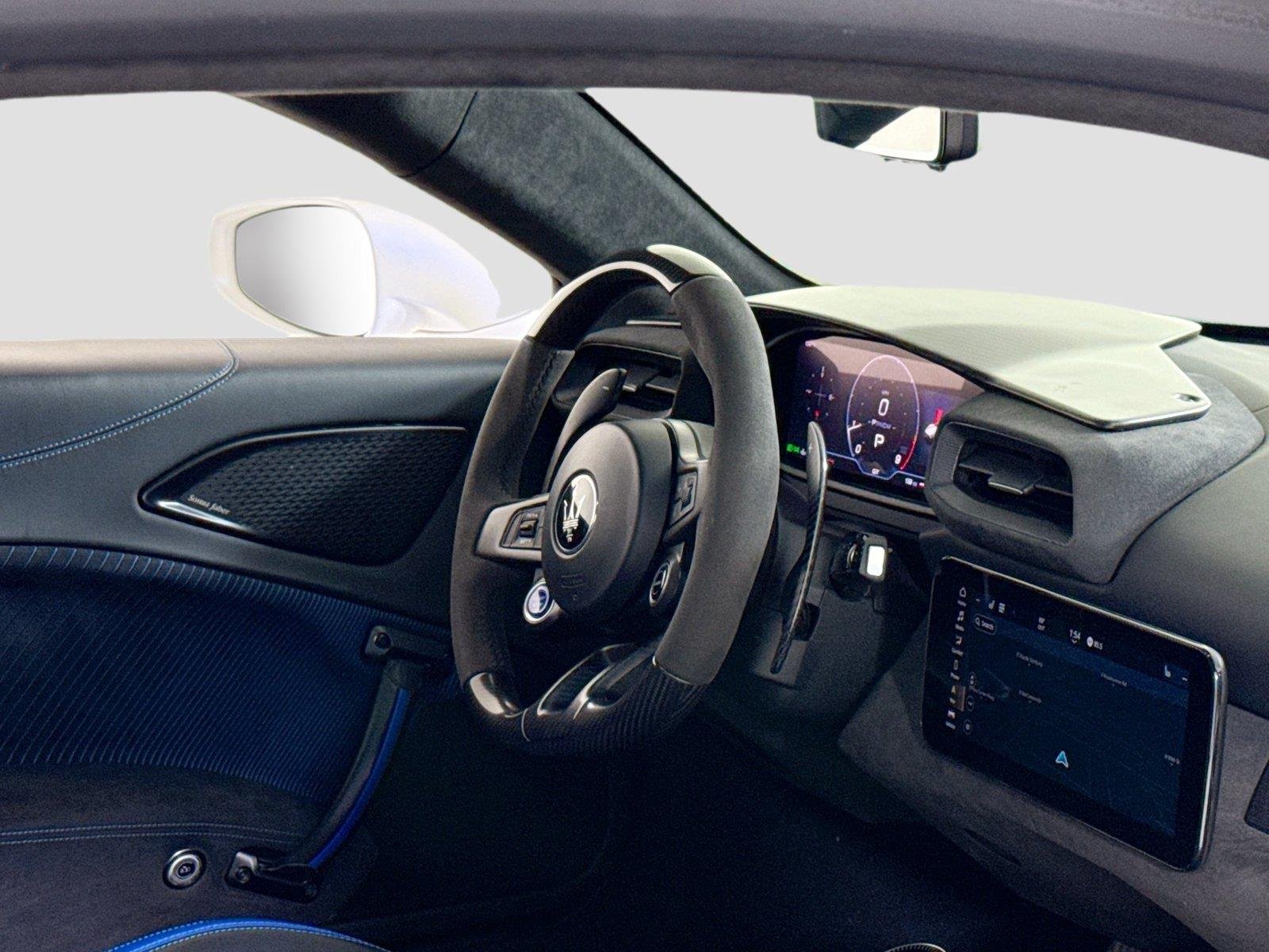 Used 2023 Bianco Solid Maserati  image 28