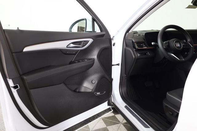 New 2026 Iridescent White Tricoat Buick Avenir image 38
