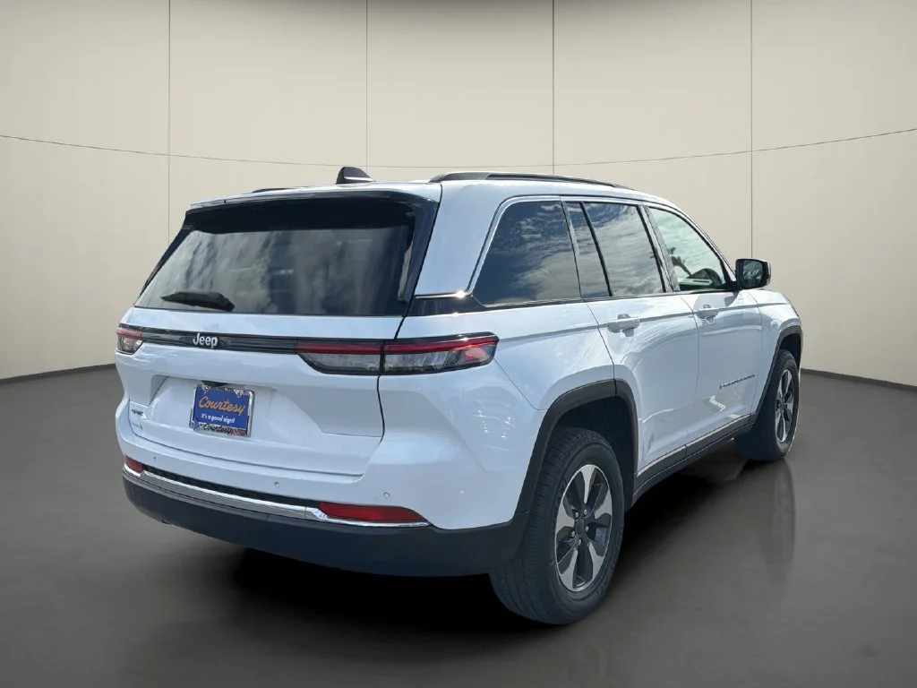 Used 2024 White Jeep LIMI image 7
