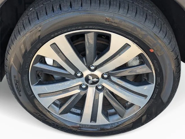 Used 2024 Silver Mitsubishi 2.0 ES image 13