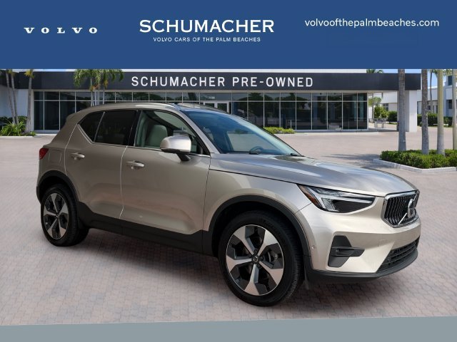 2024 Volvo XC40 B5 Plus Bright Theme