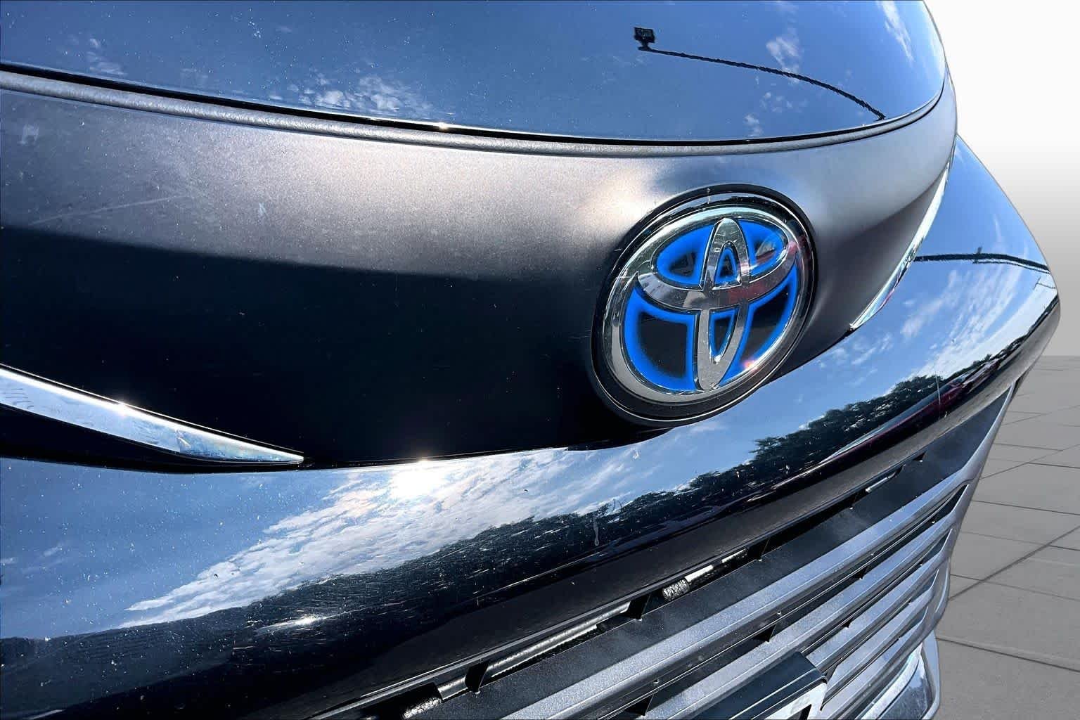 Used 2021 Midnight Black Metallic Toyota XLE image 29