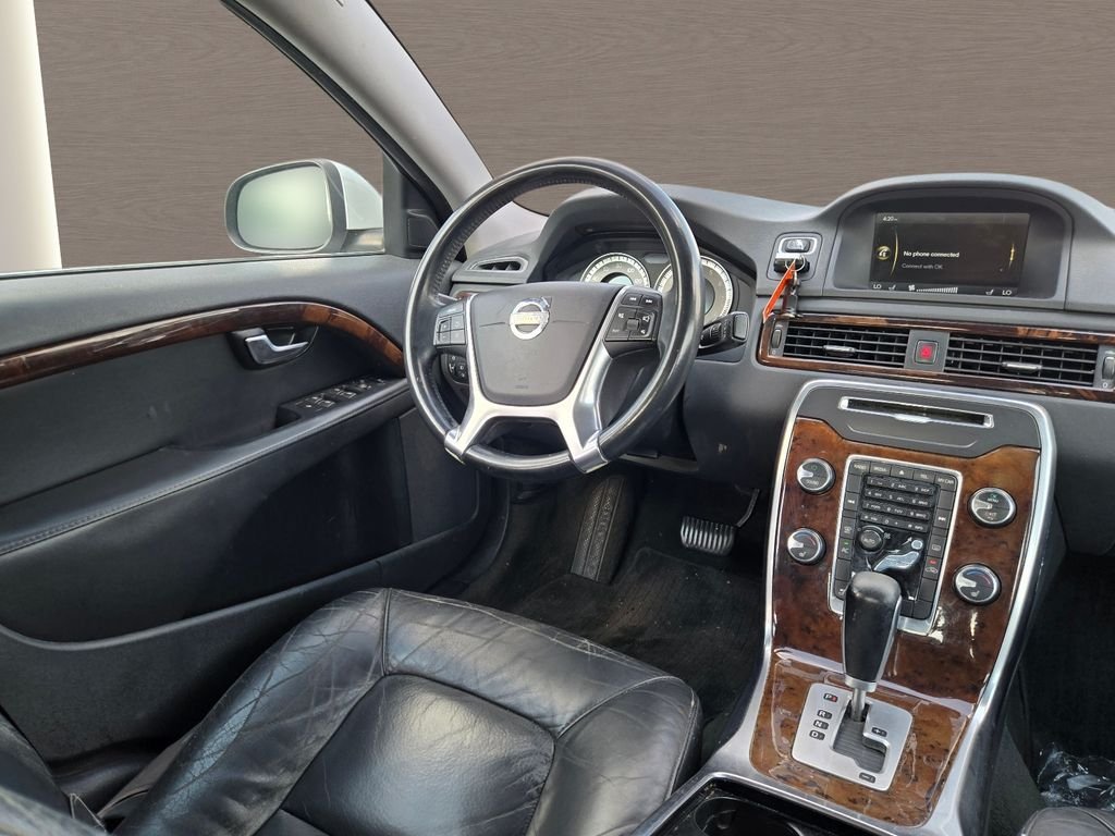 Used 2012 White Volvo 3.2 image 17