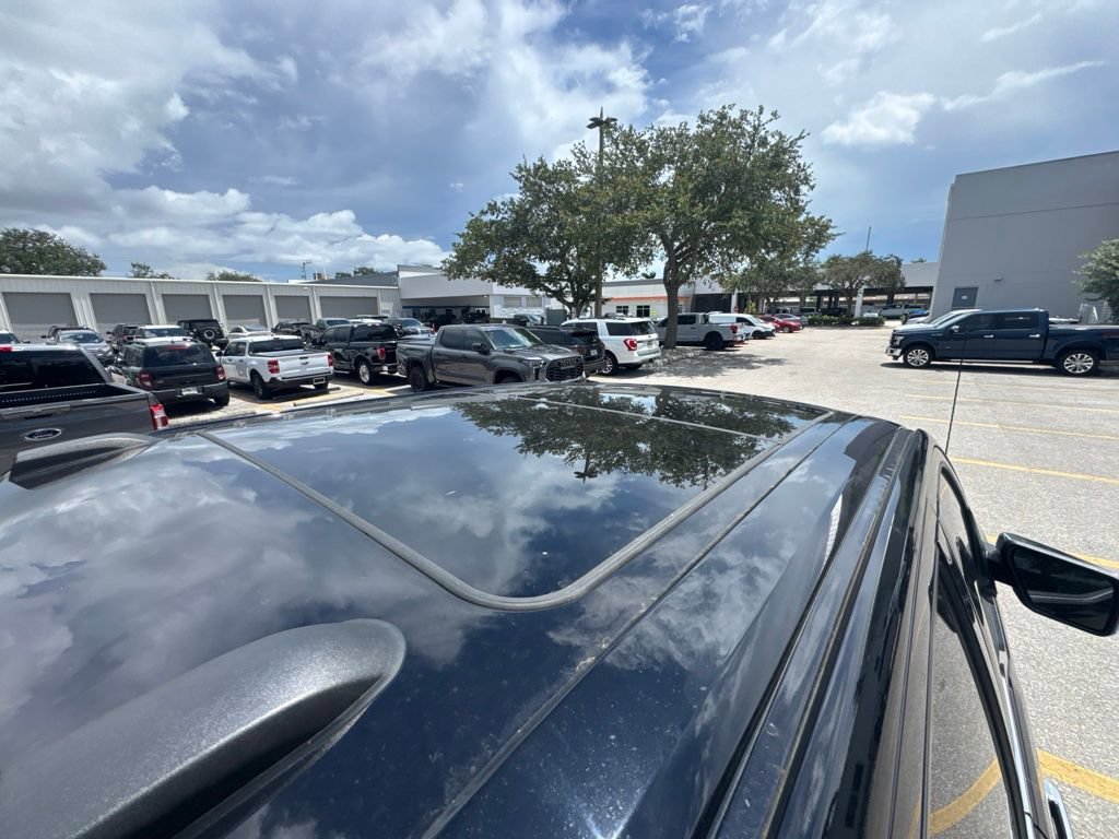 Used 2023 Black Metallic Ford LARIAT image 7