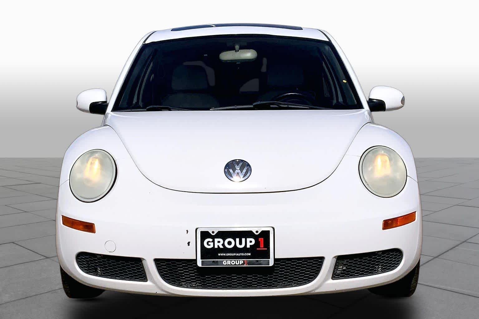 Used 2010 Candy White Volkswagen  image 3