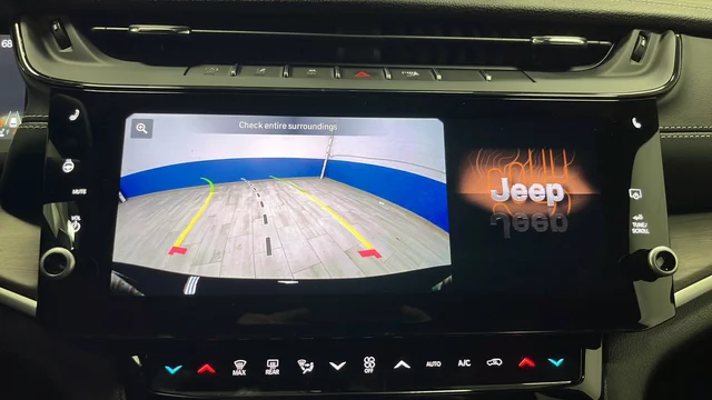 New 2026 Diamond Black Crystal Pearl-Coat Exterior Paint Jeep Laredo image 14