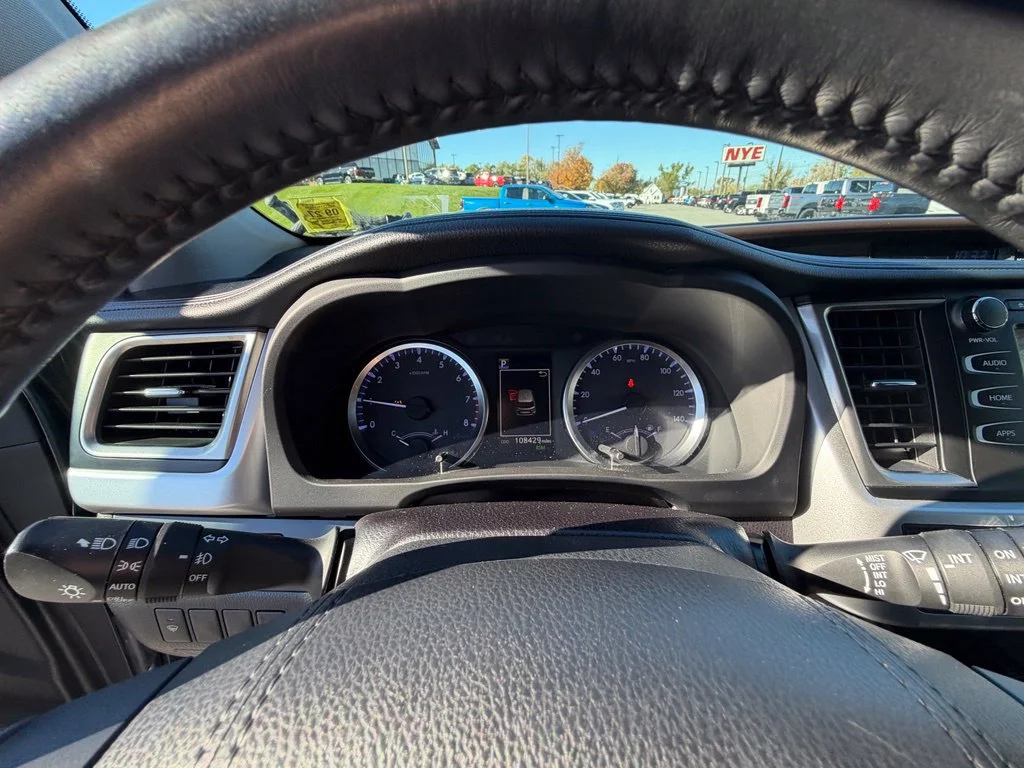 Used 2019 Blue Toyota LE Plus image 28