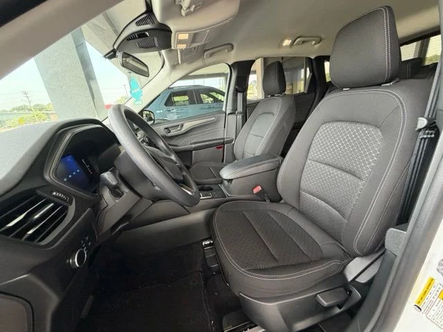 Used 2025 Oxford White Ford Active image 8