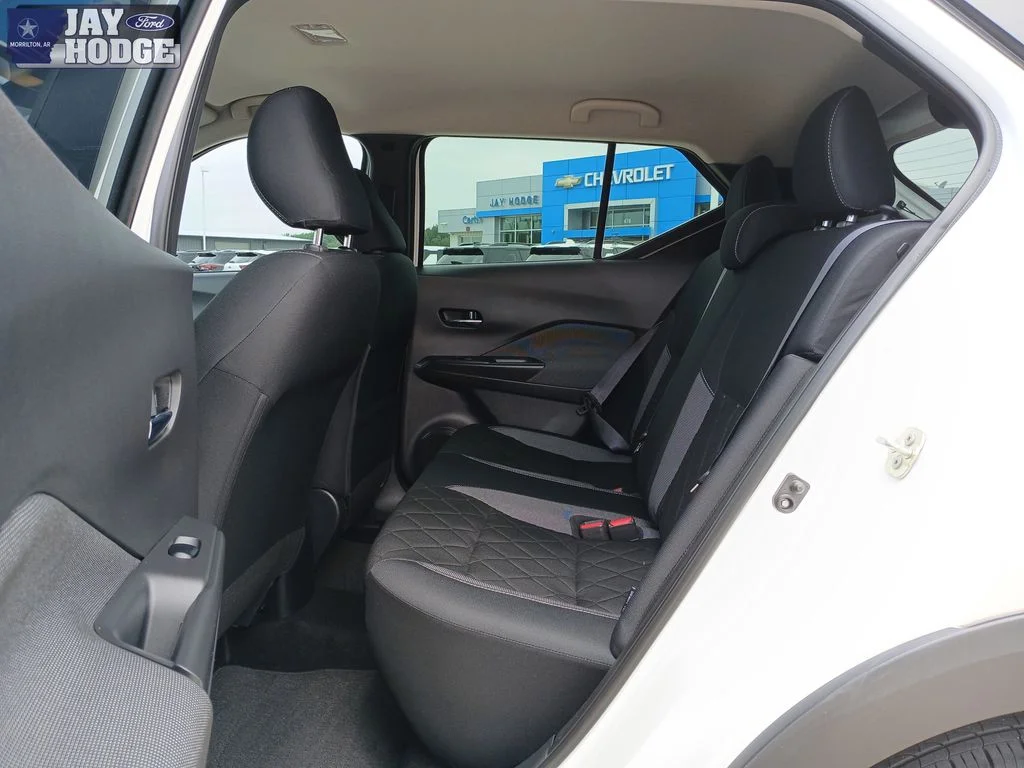 Used 2020 White Nissan SV image 30