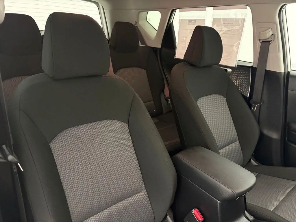 Used 2025 White Kia LX image 28
