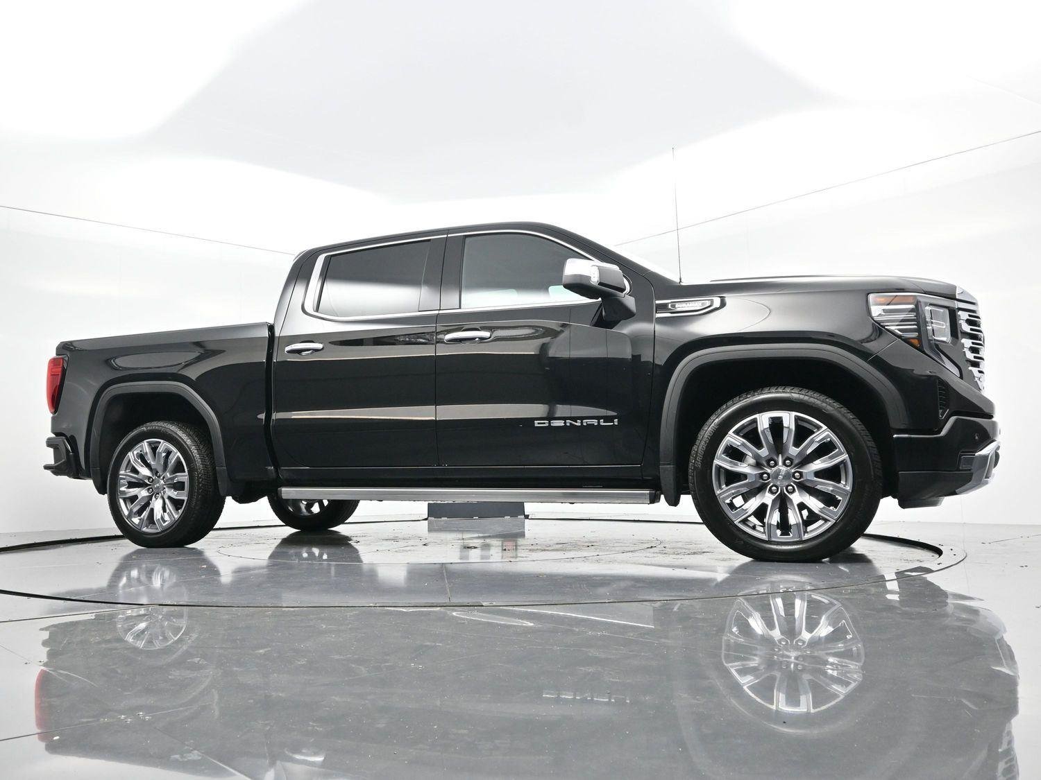Used 2025 Onyx Black GMC Denali image 41