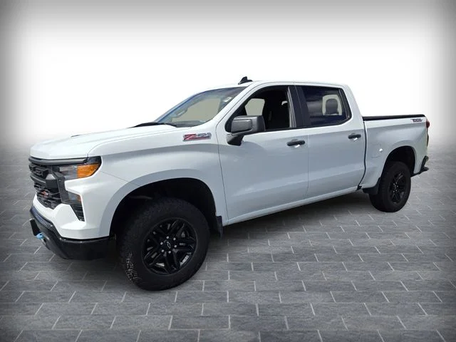 Used 2025 White Chevrolet Custom Trail Boss image 3