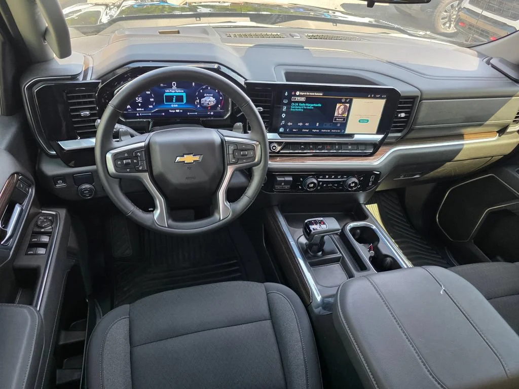 Used 2025 Black Chevrolet LT image 28