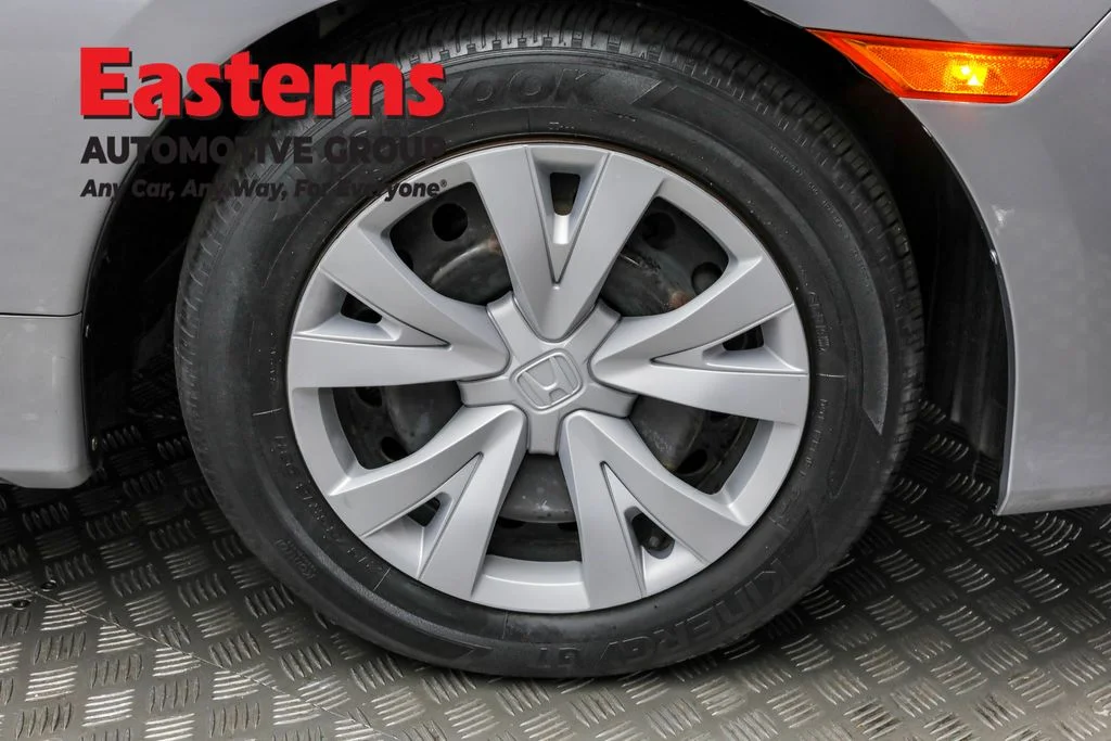 Used 2018 Silver Honda LX image 26