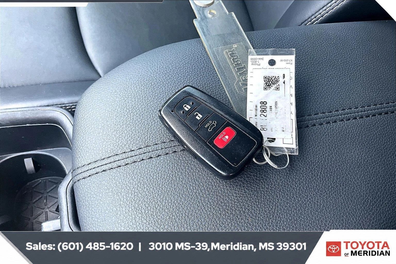 Used 2023 Magnetic Gray Metallic Toyota XLE Premium image 9