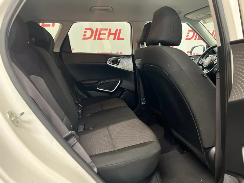 Used 2022 White Kia LX image 10