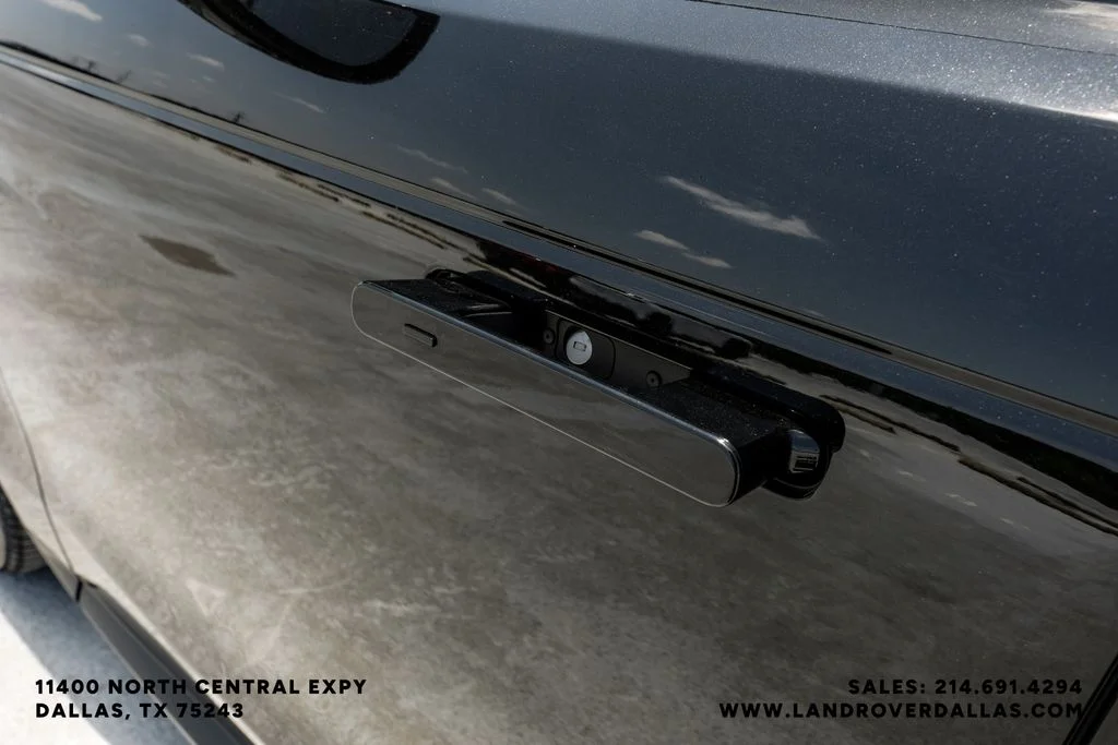 New 2026 Santorini Black Metallic Land Rover SE image 39