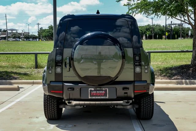 New 2026 Woolstone Green Land Rover X-Dynamic SE image 11